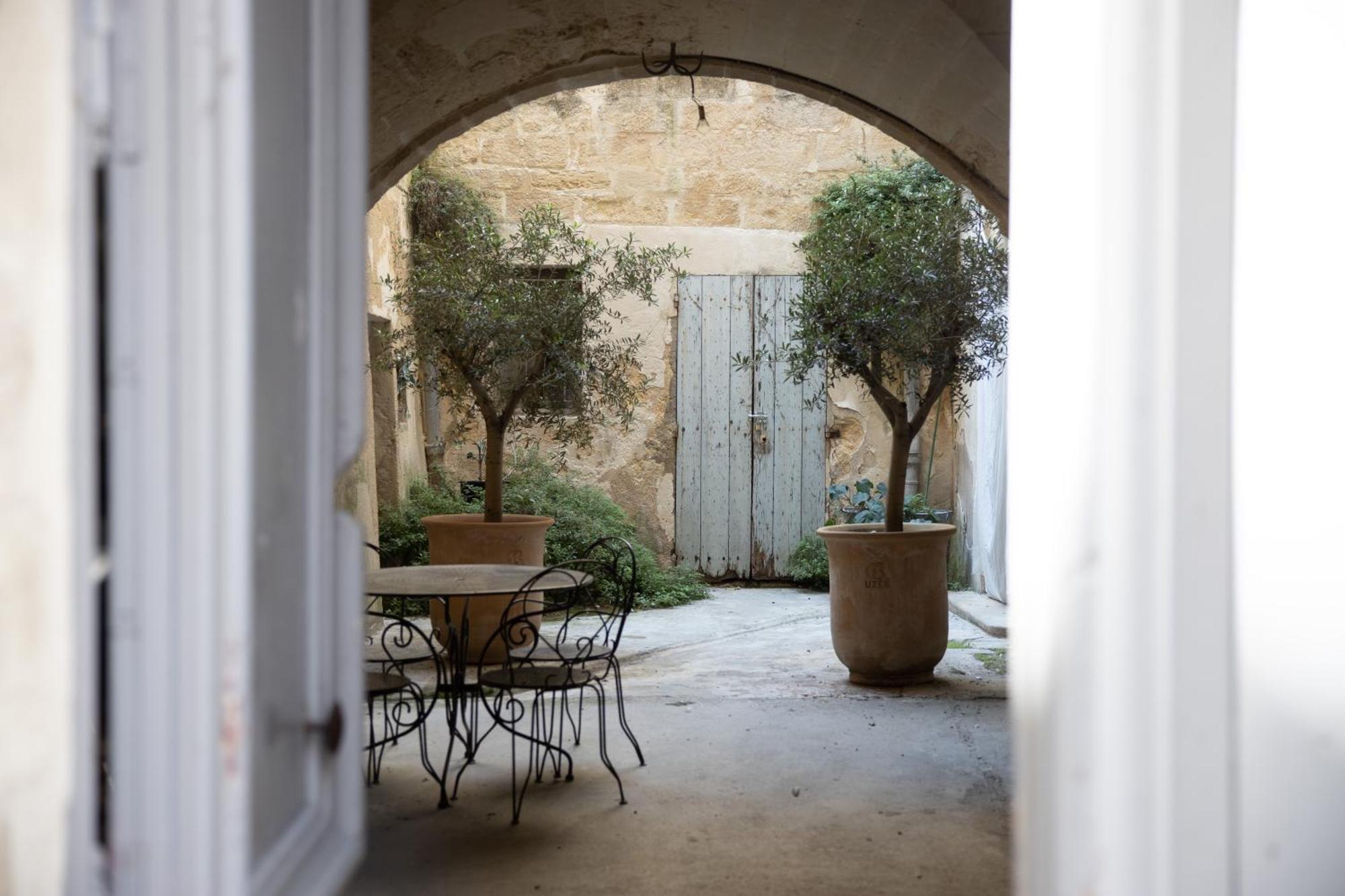Bon Jour Uzes Apartment Bagian luar foto